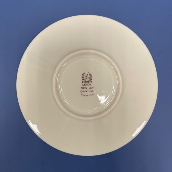 Lenox Snow Lily Platinum Saucer. kk171 - Picture 2 of 2
